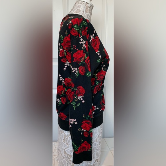 Divided by H&M rose pattern black sweatshirt size Small 100% lightweight cotton - Picture 4 of 10